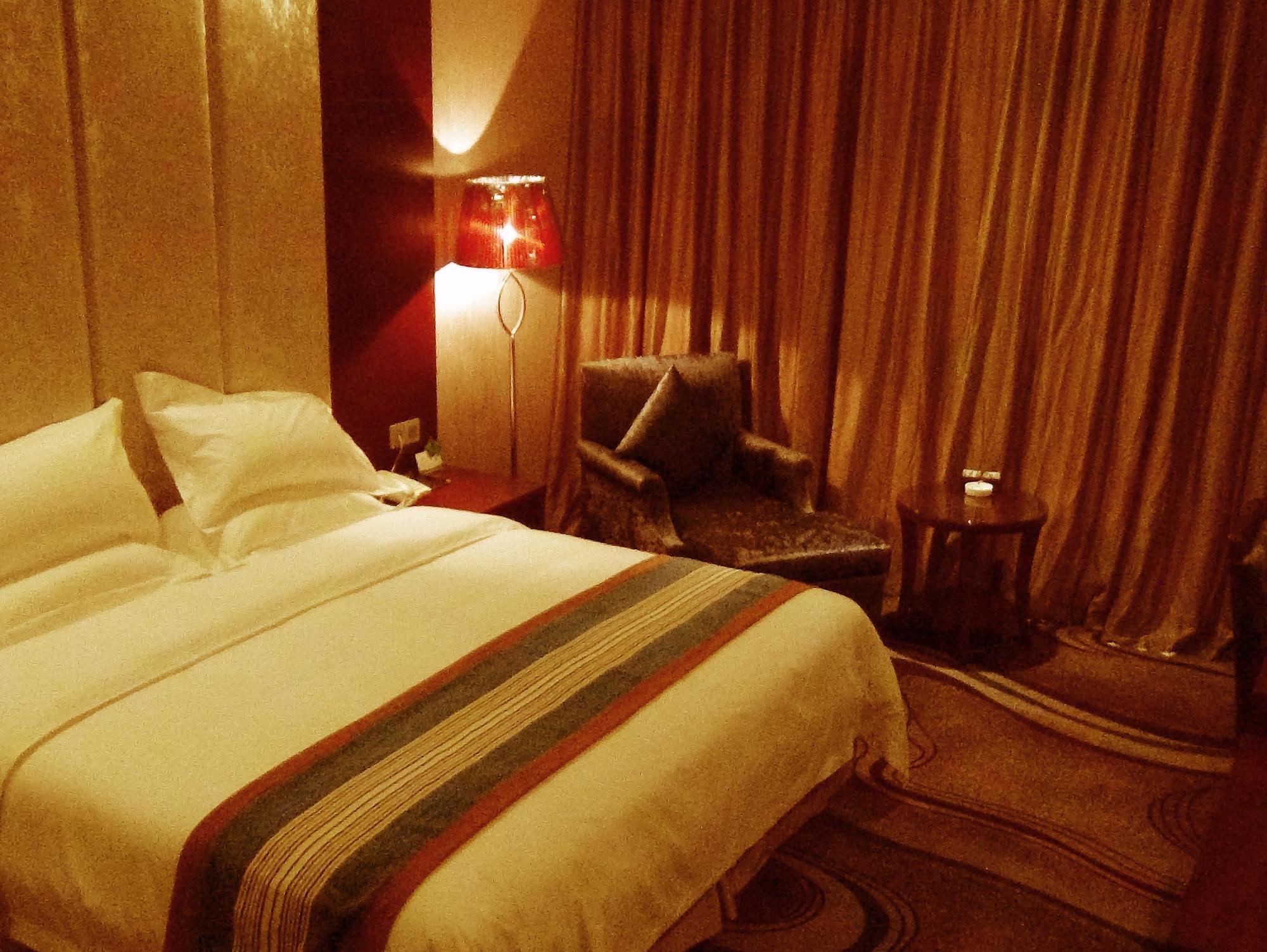 Mingcheng Times Hotel Чэнду Экстерьер фото