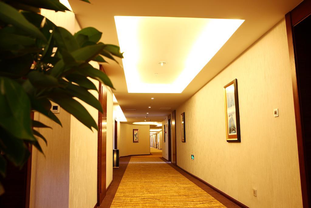 Mingcheng Times Hotel Чэнду Экстерьер фото